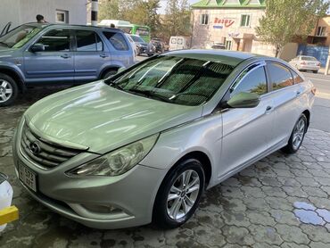 срочно продам авто в связи с переездом: Hyundai Sonata: 2011 г., 2 л, Автомат, Газ, Седан