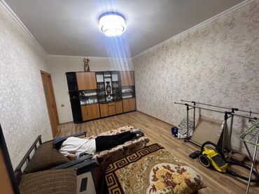 пустая квартира: 4 комнаты, Собственник, С мебелью частично