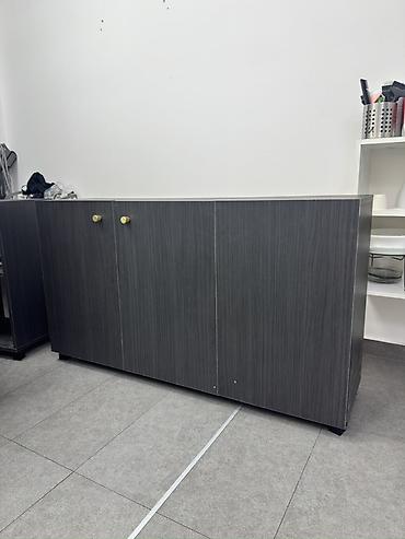 polovni ormari olx: Komoda sa 3 vrata 
135cmx72cmx35cm
(sa manjim ostecenjem) — 2