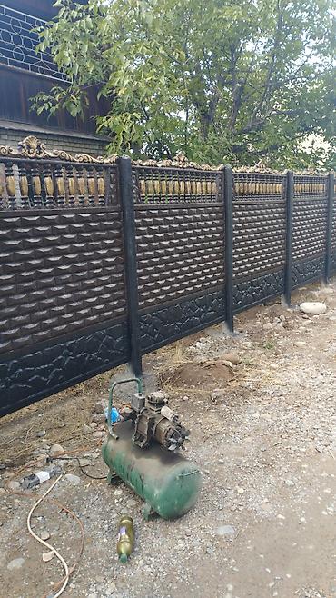Бетонные еврозаборы: Евро забор чыгарабыз жана алпарып орнотуп беребиз гарантя 10жыл шар — 19