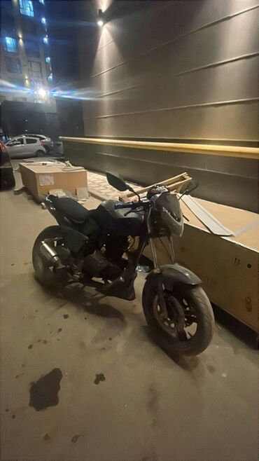 адеми мото: Уличный дорожный мотоцикл в стиле «нейкед». Основные особенности: -