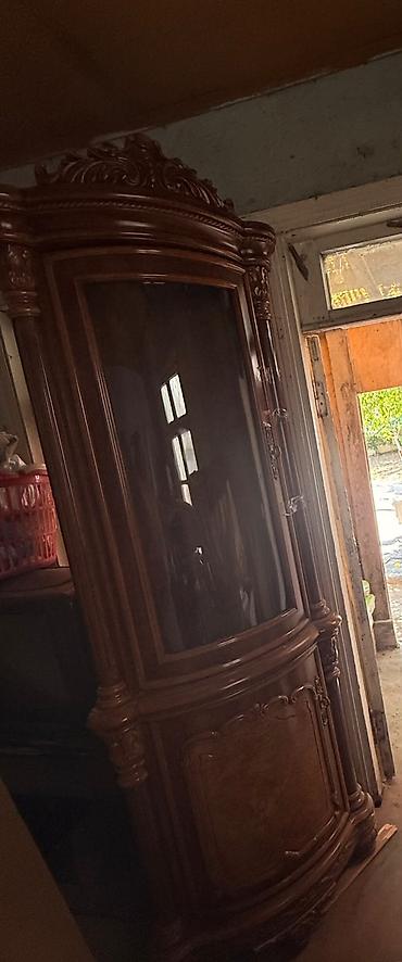 bar stulari: Klassik üslubda Qorka ve bar
ideal veziyyetdedi 
Malaziya istehsalidi — 3