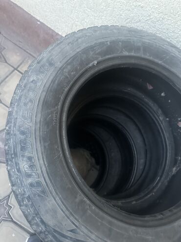 Шины: Шины 215 / 65 / R 16, Зима, Б/у, Комплект, Легковые, Япония, Bridgestone