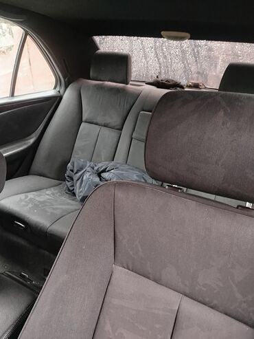 Mercedes-Benz: Mercedes-Benz E-Class: 2.4 l | 1998 il Sedan — 3