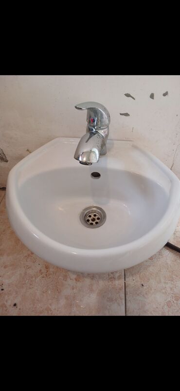 sensor krant: Tulpan moydadır,lavabo.Keramikadır.İstifadəyə