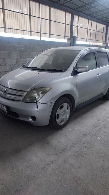 Toyota: Toyota ist: 2004 г., 1.5 л, Автомат, Бензин, Хэтчбэк