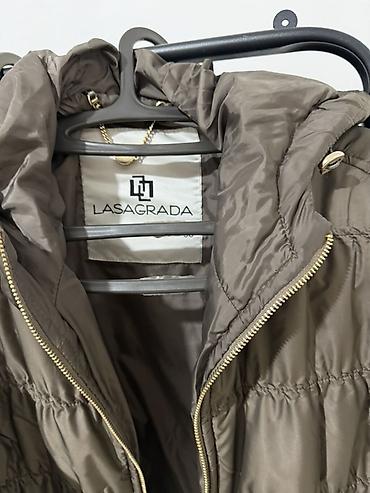 Пуховики и зимние куртки: Курткалар сатылат б/у бирок бир эки жолу кийилген. Кара куртка женский — 6