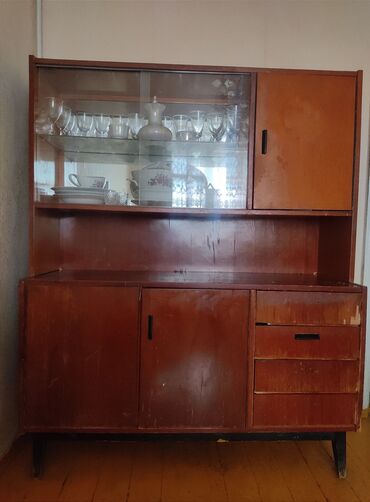 işlənmiş mebilər: Servant
Uzunluğu: 1m 30sm
Eni: 45sm
Hündürlüyü:1m 60sm