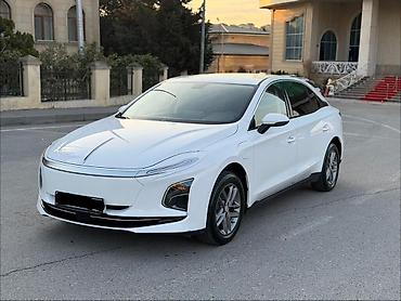 FAW: Elektrik sedan – Hongqi E-QM5 - Kuzov: aerodinamik xəttlərə malik ağ — 3