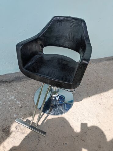салон красоты кресло: Парикмахерское кресло состояние отличное самовывоз село