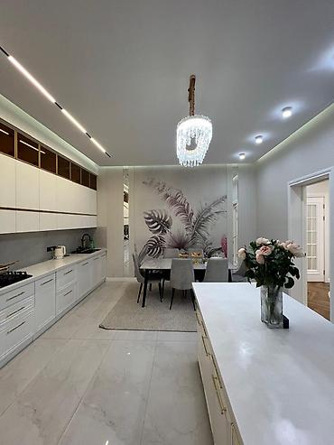 Продажа коттеджей и домов: 🏡 Продается особняк в районе Арча-Бешик! ✨ 📍 Участок — 6 соток 📐 — 16