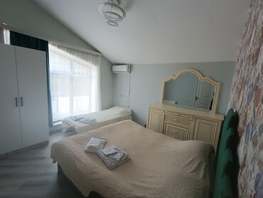 Günlük kirayə evlər: 150 kv. m, 3 otaqlı, Kombi, Kanalizasiya, Artezian quyusu — 25