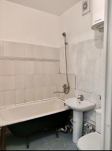 105: 1 комната, 35 м², 12 мкр 105 серия, 5 этаж, Косметический ремонт — 5