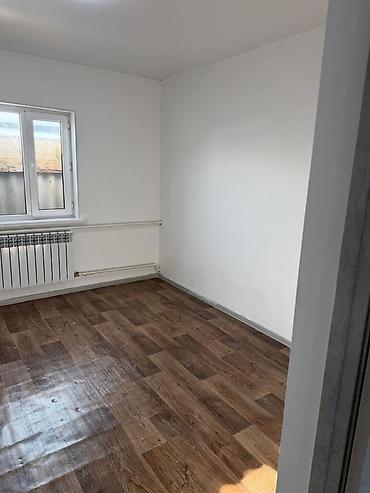 Долгосрочная аренда комнат: Сдается компактная комната-студия с отдельным санузлом. Описание: - — 4