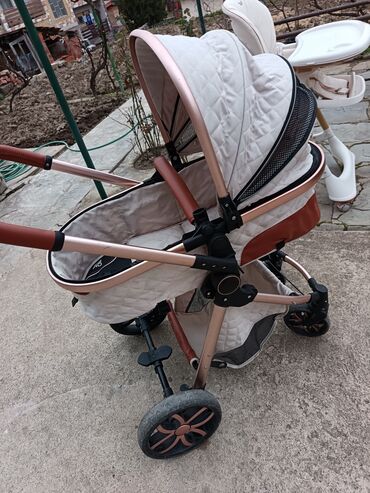 mini slauf za bebe: Na prodaju kolica. Gratis jaje uz njih ide Jako malu ogrebotinu imaju