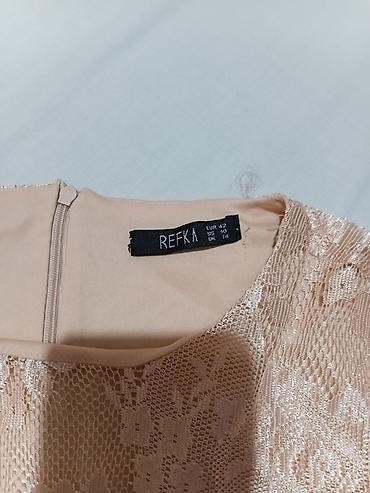 Haljine: Duga čipkana haljina u puder‑roze boji - Brend: REFKA (etiketa na — 7