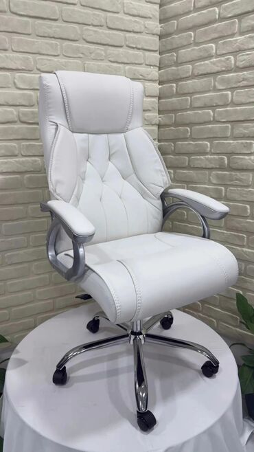 Ofis və oyun kresloları: Yeni, Təkərli, Qolları tənzimlənir, Dəri — 25