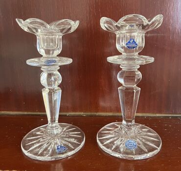 оригинальный подарок девушке: Məhsul: Kristal şamdanlar dəsti (2 ədəd) Xüsusiyyətlər: - Material