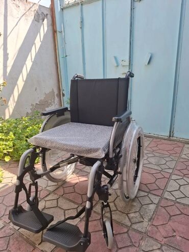 Tibbi avadanlıq: Ottobock manual əlil arabası - Brend: Ottobock (arxa söykənəcəkdə