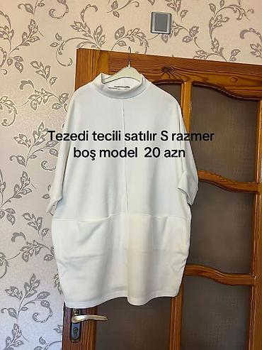 Ağ rəngli oversize/boş kəsimli köynək-tunika. - Ölçü: S - Boyun lalafo.az -da Ağ rəngli oversize/boş kəsimli köynək-tunika. - Ölçü: S - Boyun