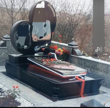Başqa xidmətlər: .işmizin keyfiyyətinə cavabdehiy.
3D şəkillər
Məzar daşları — 4