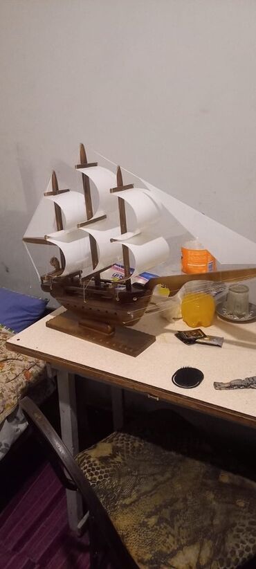 CD, DVD диски и кассеты: Taxta yelkənli gəmi maketi - Material: laklanmış ağac gövdə, ağ