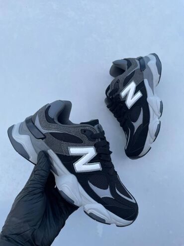 Women's Sneakers and athletic shoes: New balance 9060 patike

Novo
Brojevi 36 do 46

fb Moja Kupovina 1 — 11