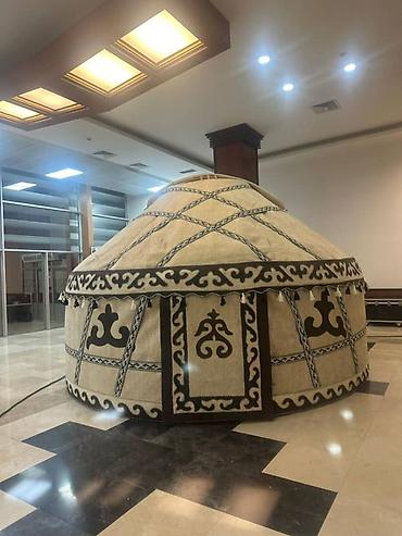 Юрта с национальным орнаментом + разборный круговой стол и настил at lalafo.kg Юрта с национальным орнаментом + разборный круговой стол и настил