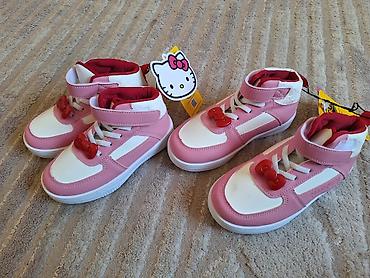 retro trenerka: Patike Hello Kitty
Broj 26 i 29 jedan par 1500din — 1