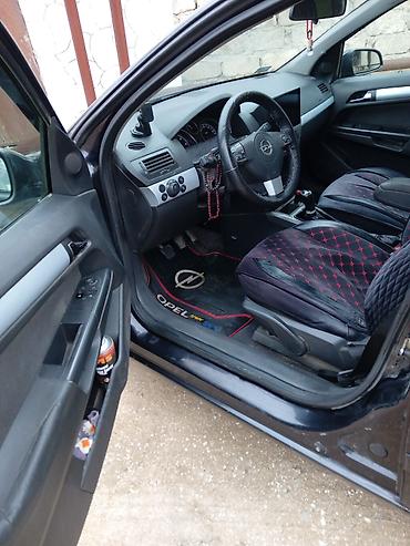 hyundai 2011 ix35: Opel Astra Caravan (universal) – qara rəng Xüsusiyyətlər: - Kuzov — 8