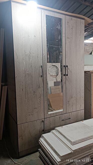 Другая мебель: Шкаф 130×215 Россиянын ломинантынан жасалган сапаты соонун.Шаар ичине — 4