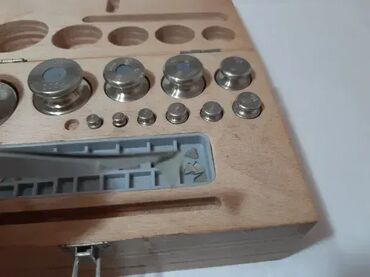 Ostali alati i mašine: Kalibracioni tegovi klase M1 (do 500grama) u drvenoj kutiji sa na lalafo.rs — 2 Ostali alati i mašine: Kalibracioni tegovi klase M1 (do 500grama) u drvenoj kutiji sa — 2