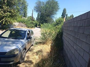 Продажа коттеджей и домов: Продается загородный дом с прилегающей территорией, предлагающий — 4