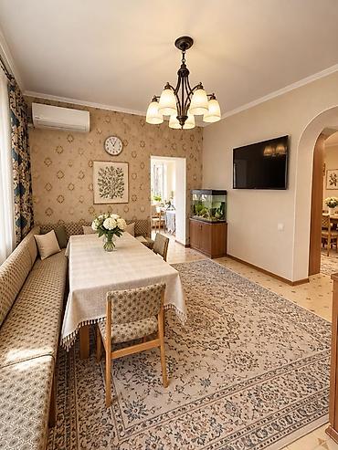 Үйлөрдү сатуу: 6 бөлмө жана андан көп, 276 м², 5 соток, Бишкек, Менчик ээси — 5