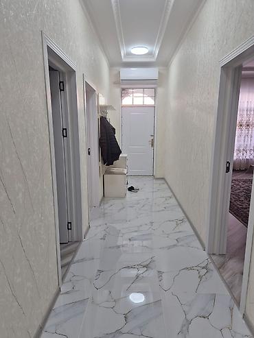 Otaqların satışı: Təsvir: - Geniş və işıqlı mənzil interyeri. Mətbəx, qonaq otağı və — 4