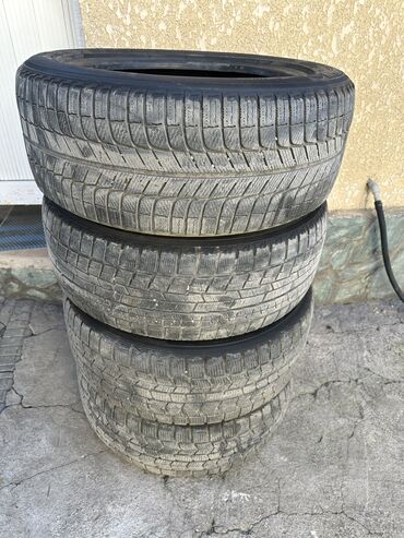 автомобиль 300000: 235/50R18 Продаю комплект зимних шин протектор 85% 2 Dunlop