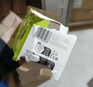 ps4 za 100€: 🔋 Nedis BACH05 punjač za AA/AAA baterije – produžite vek svojih