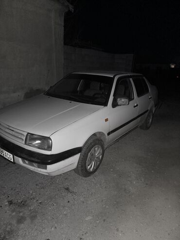 кузов для спринтера: Volkswagen Vento: 1992 г., 1.8 л, Механика, Газ, Седан