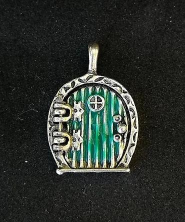 Stare vaze i dekor: Starinski Privezak Hobit vrata Gospodar Prstenova. Rezervisano. The — 4