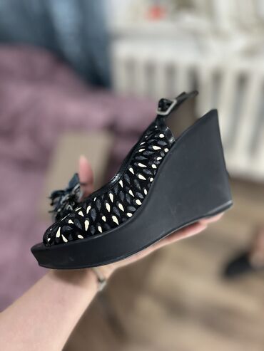 женские сапошки: Итальянская обувь UTOPIA босоножки и туфли на платформе. 38