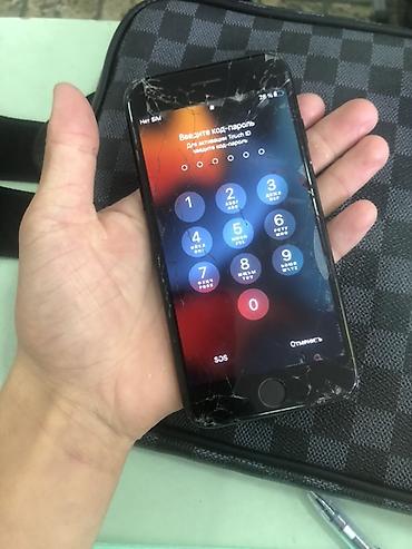 Apple iPhone: IPhone 7, черный (Black) - Экран 4.7", Retina; на фото видно разбитое — 2