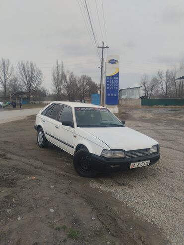 Mazda: Mazda 323: 1988 г., 1.4 л, Механика, Бензин, Седан