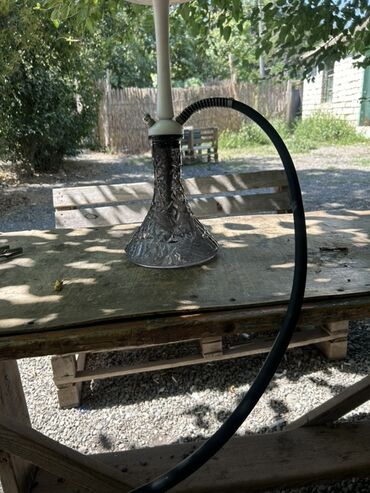 ziynət əşyaları: Şüşə əsaslı və metal gövdəli bu qəlyan, hər hansı bir yığıncaq üçün