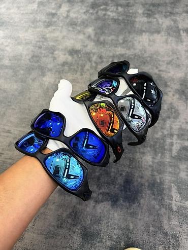 Винтажные солнцезащитные очки Oakley - Футуристичная спортивная