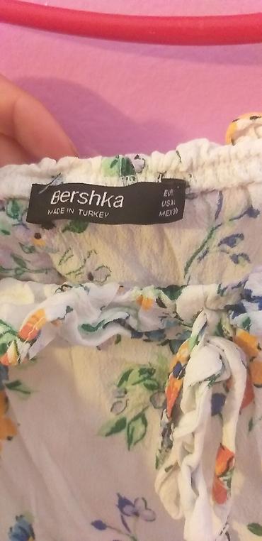 stradivarius s: Bershka ženska bluza na cvetni dezen - Model: kratka bluza/top sa — 2