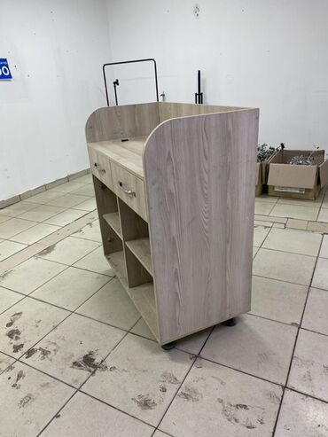 рынок офисной мебели: Торговая кассовая стойка/стойка администратора из ЛДСП под светлое