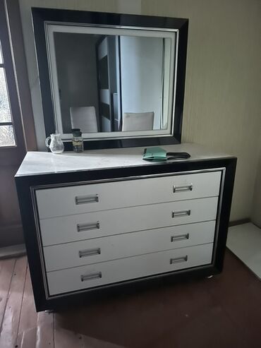 прикроватный тумбочки: Кийим үчүн комод, Күзгүсү менен, ЛДСП, түсү - Кара