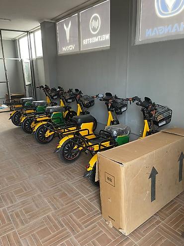 скутер honda adv: Электрический грузовой скутер (карго-скутер) жёлто‑чёрного цвета. 70 — 2