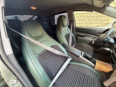 Nəqliyyat: Toyota Prius (II nəsil) hibrid liftbek Xüsusiyyətlər: - Hibrid — 3