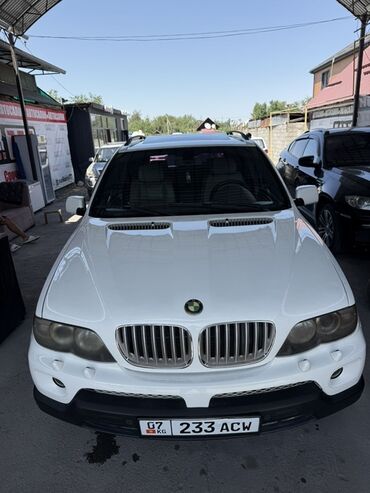 автомобиль мерс: Белый внедорожник BMW X5, модель первого поколения (E53). Автомобиль